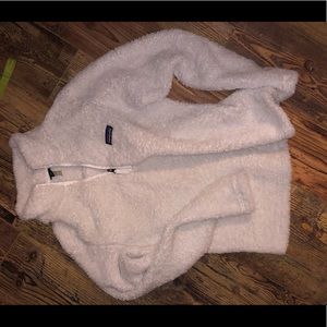 Patagonia white fuzzy pullover Size M